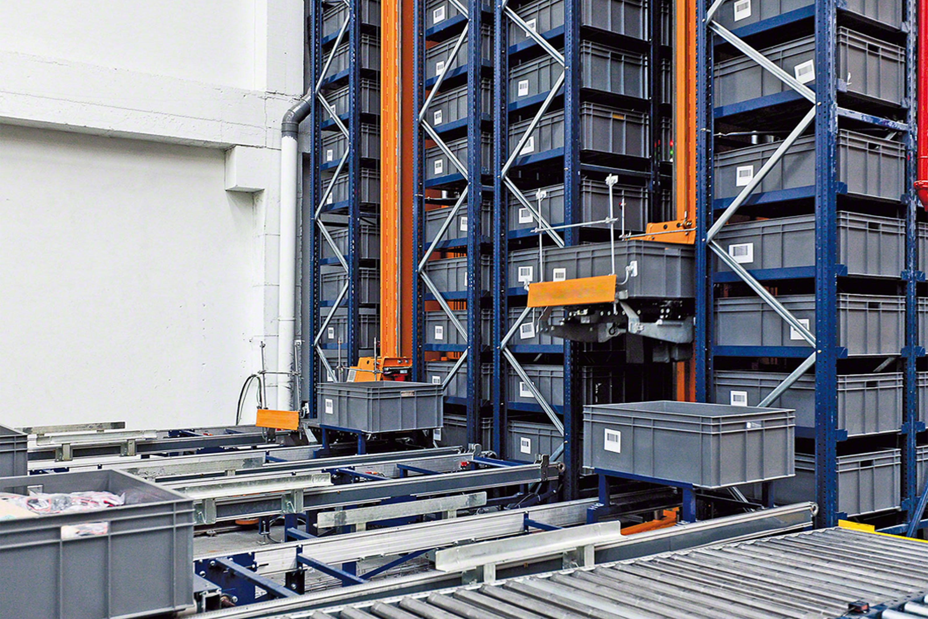 Automated three-dimensional warehouse