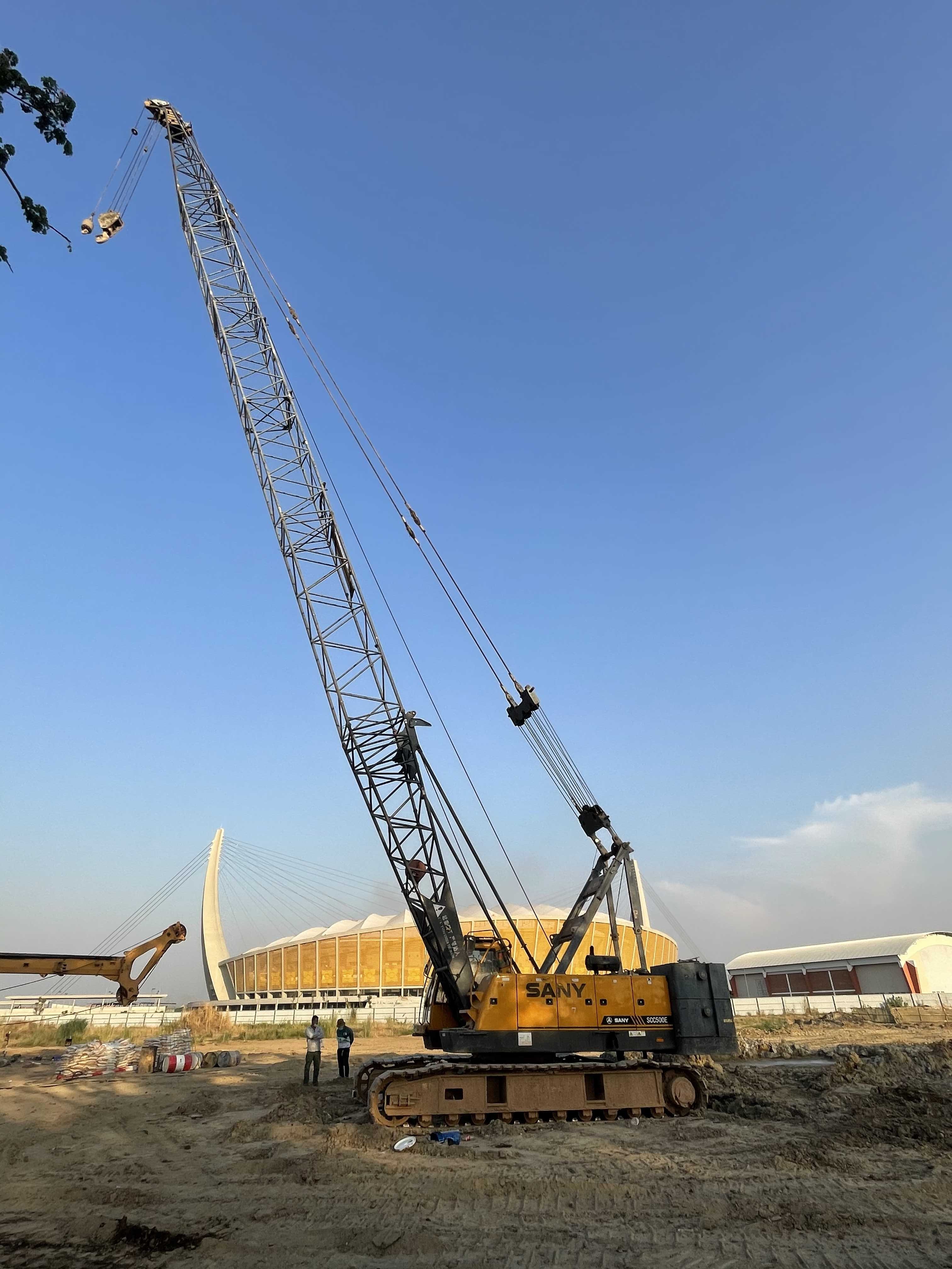 50噸履帶吊參建柬埔寨國家奧林匹克體育中心