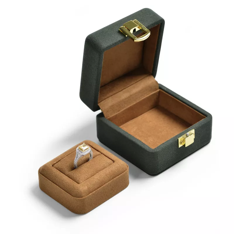 FANXIlargejewelrybox_personalizedjewelrybox_modernje-format_webp-1