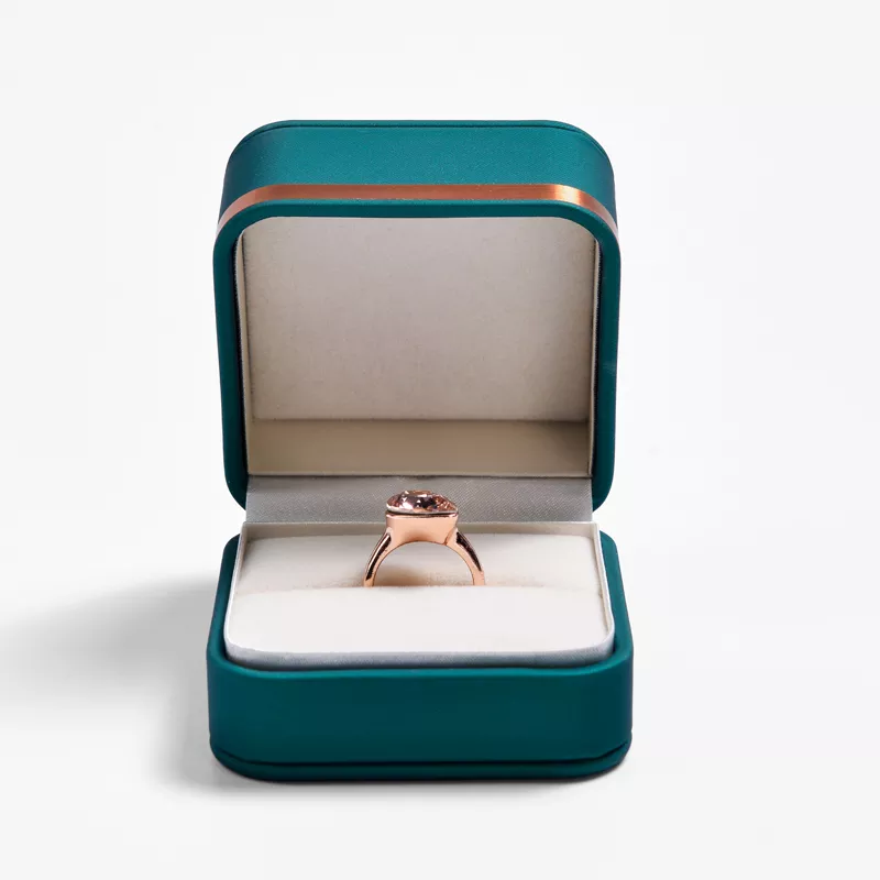 FANXIuniqueengagementringbox_proposalringinb-format_webp-1