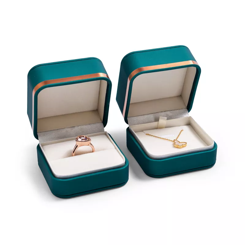 FANXIuniqueengagementringbox_proposalringinb-format_webp-4