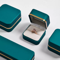 FANXIuniqueengagementringbox_proposalringinb-format_webp-5