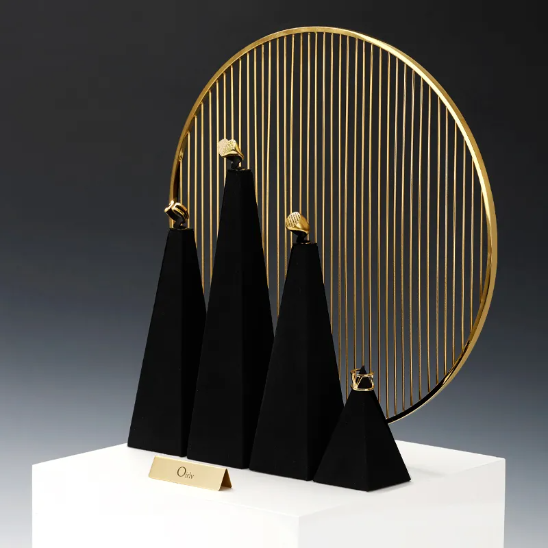 FANXIhomemadejewelrydisplayideas_jewelrydisplaycount-format_webp-1