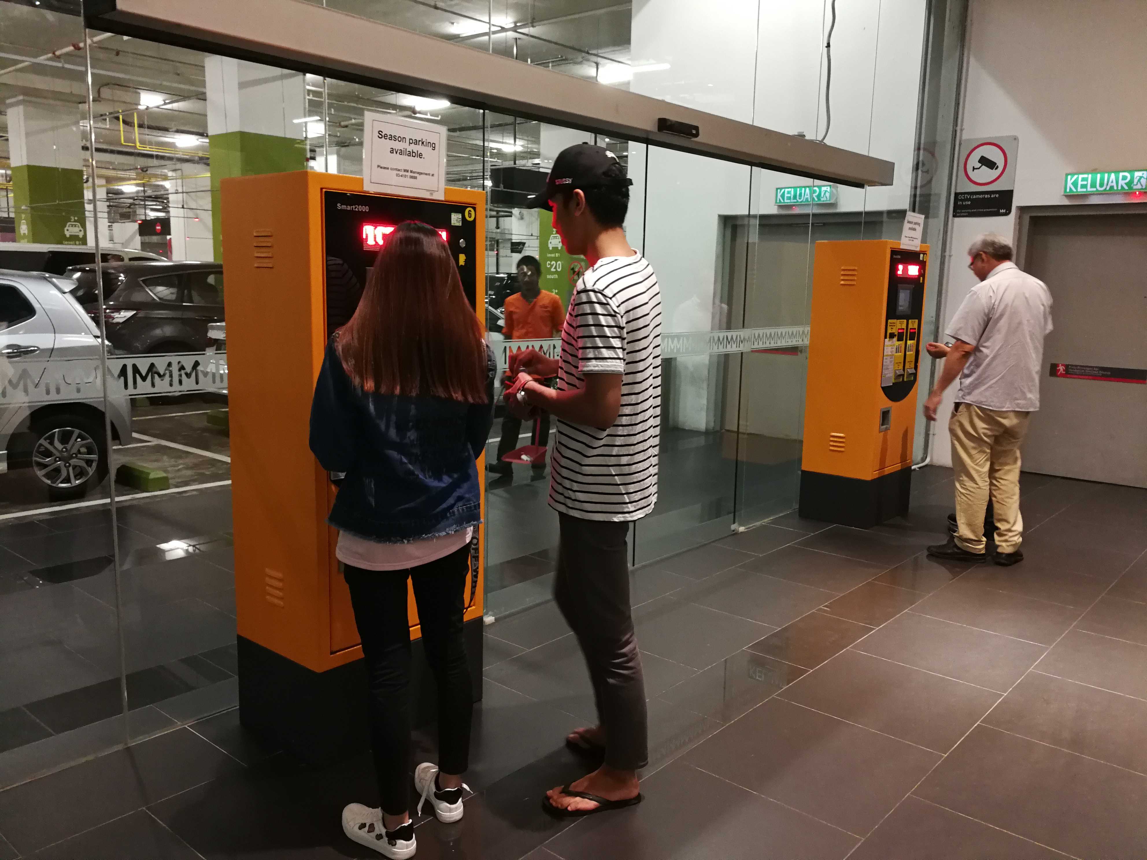 Excelsoo Case Reference: 1Borneo Hypermall Smart2020 Parking Pay on Foot AutoPay Machine-4