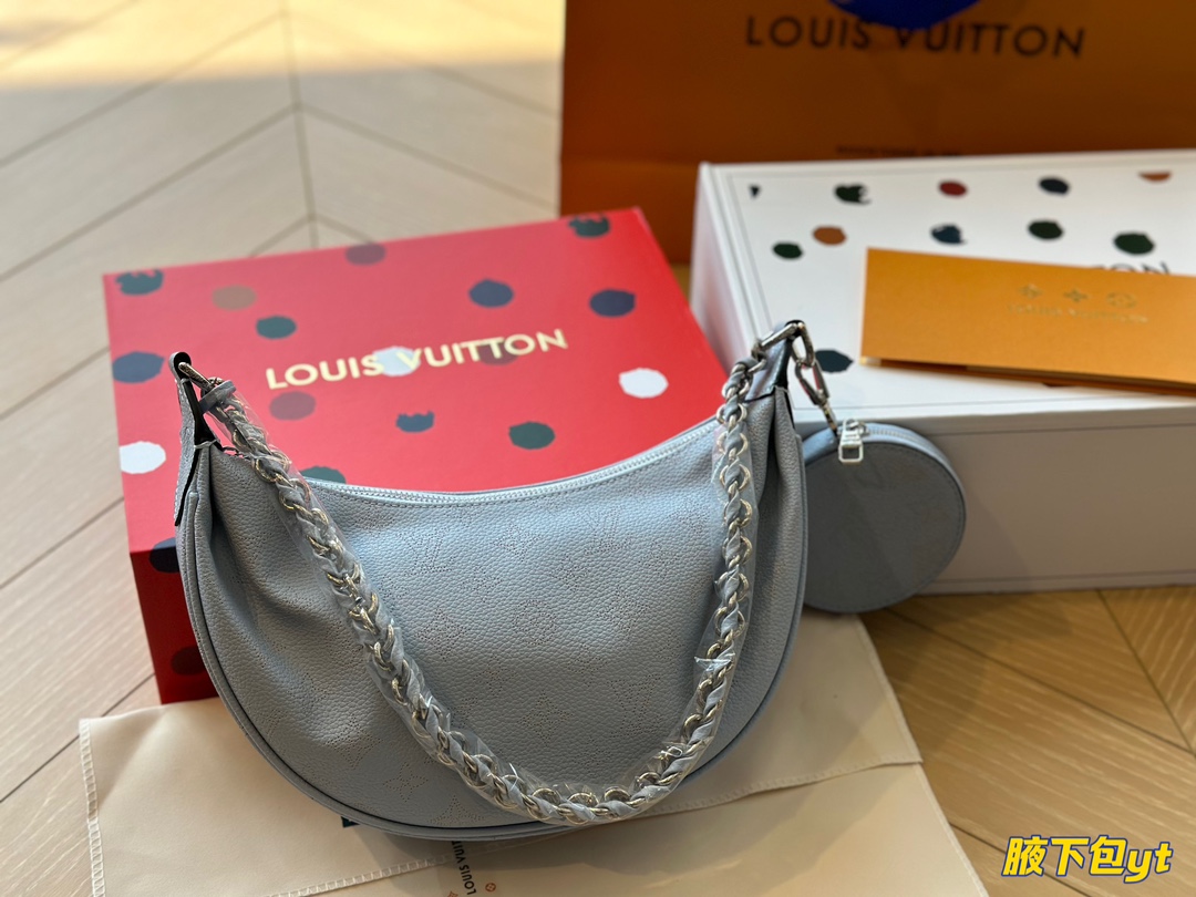 Shop Louis Vuitton Dauphine Compact Wallet (M68725) by JOY＋