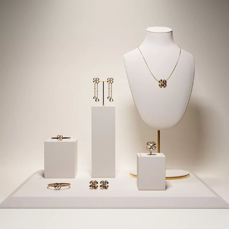 Luxurymetalframejewelrydisplaysetwithwhite_y-Luxurymetalframejewelrydisplaysetwithwhite_y-format_webp-1