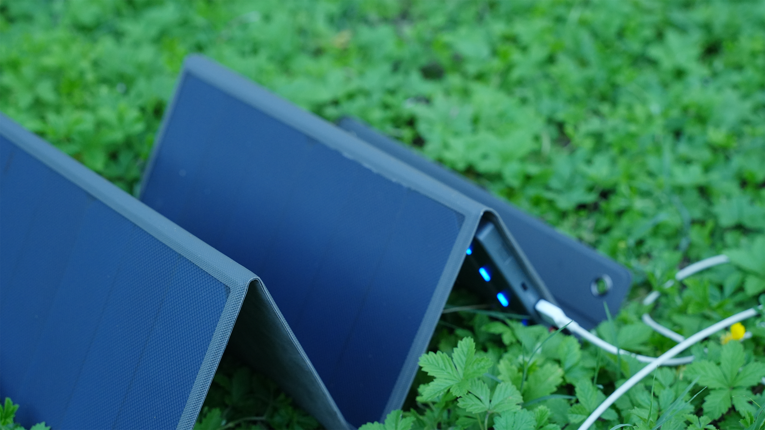 SolarPowerBank24W-6f8a86bc-5548-4a4f-bbab-3e52aab72cfa