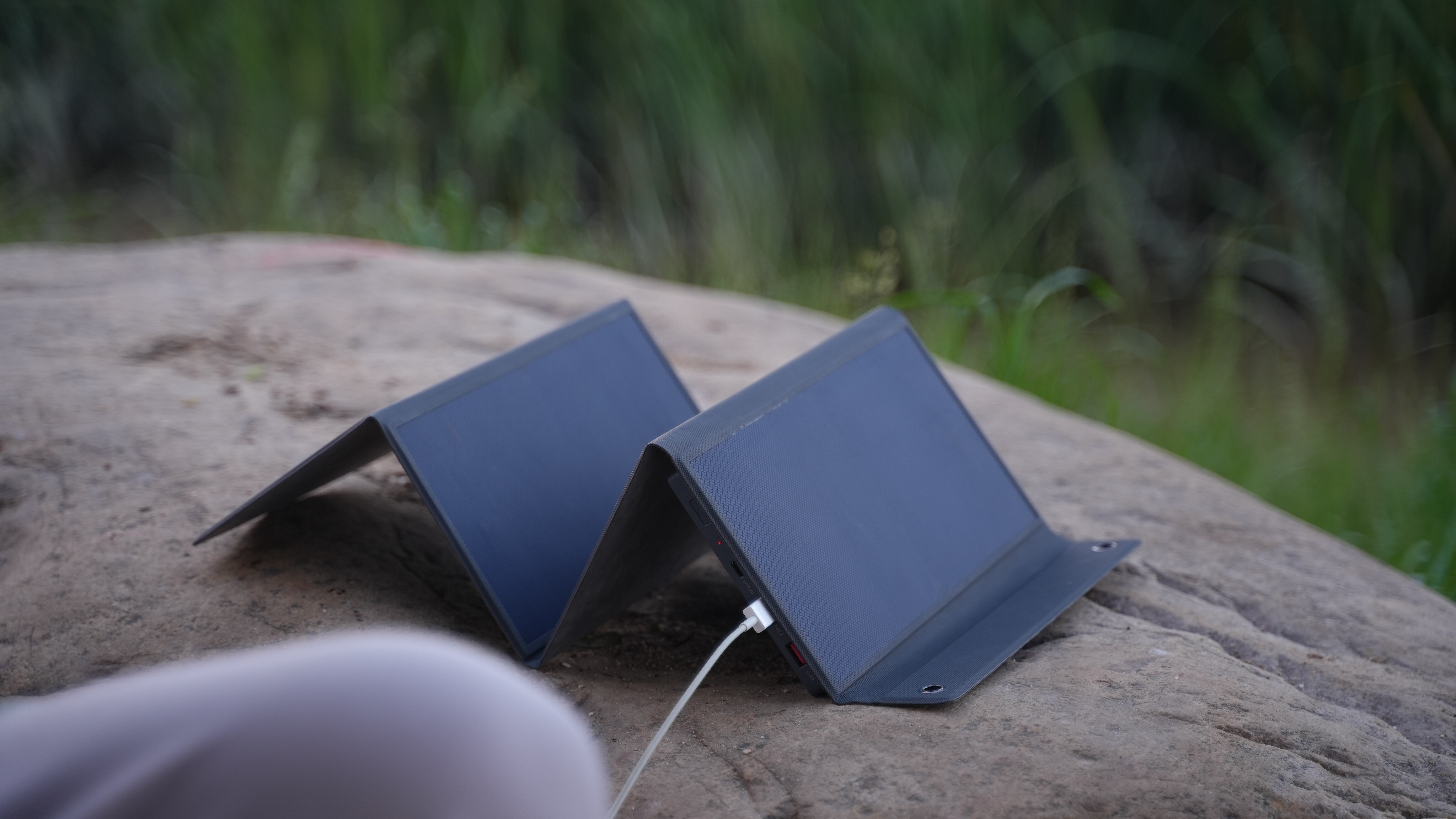 SolarPowerBank24W-9f7466cb-9da0-48f1-ae53-e11865732610