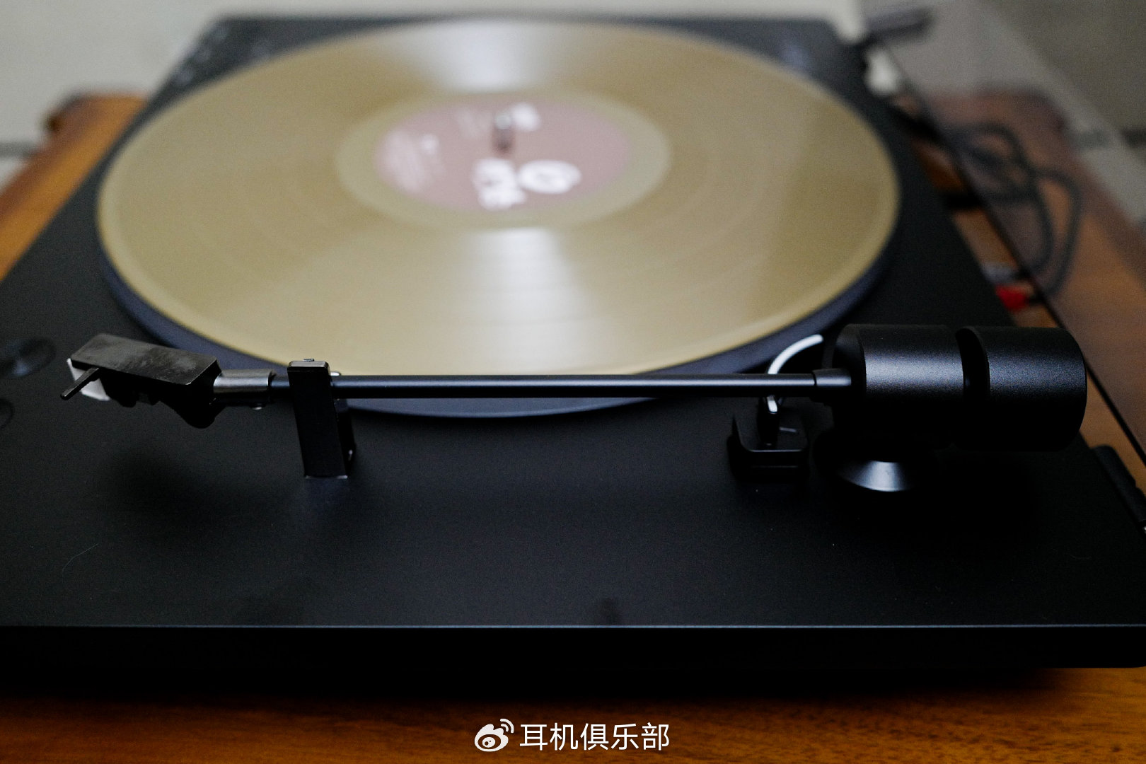 让唱片开口说话！可能是听歌爱好者的第一台黑胶唱机。飞傲TT13-FIIO