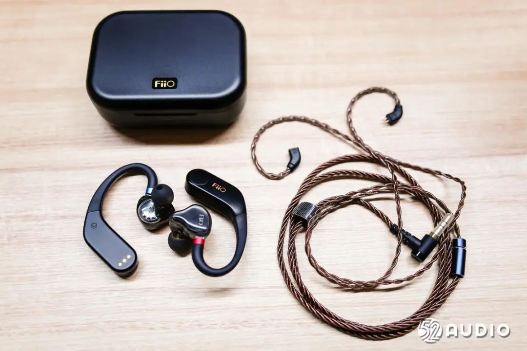 FiiO UTWS5蓝牙耳挂评测，全球首款外置DAC的蓝牙耳挂，有线耳机轻松变 