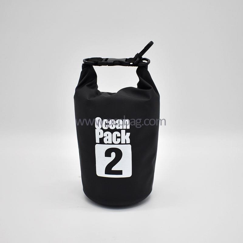 2LDryBagWaterProofBagsforBeach,Kayaking,Hiking,Camping,andBoatingPerfectDrybagSackforWetOutdoorDSC_0074-2