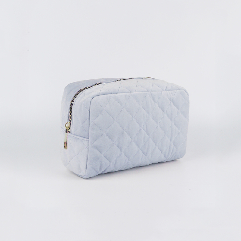 QuiltedVelvetCosmeticClutchBagA891-3