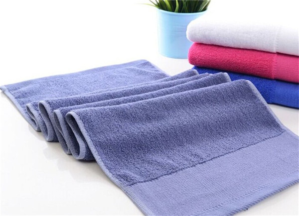割絨毛巾展示，柔軟吸水，適合浴室使用