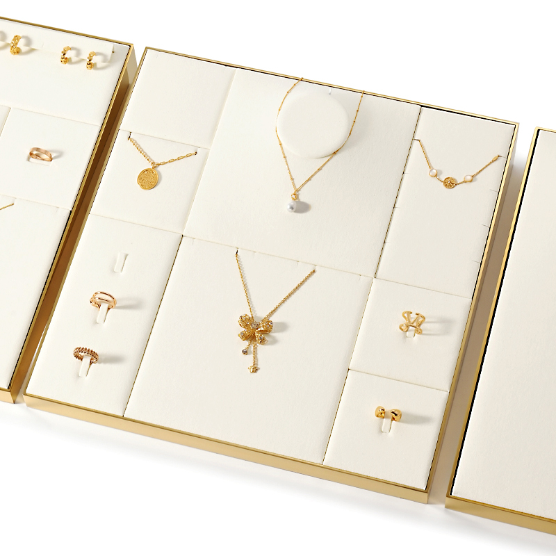 P144-FANXIhotsalecreamcolourleatherluxuriousjewelrydisplaywithgrossymetal