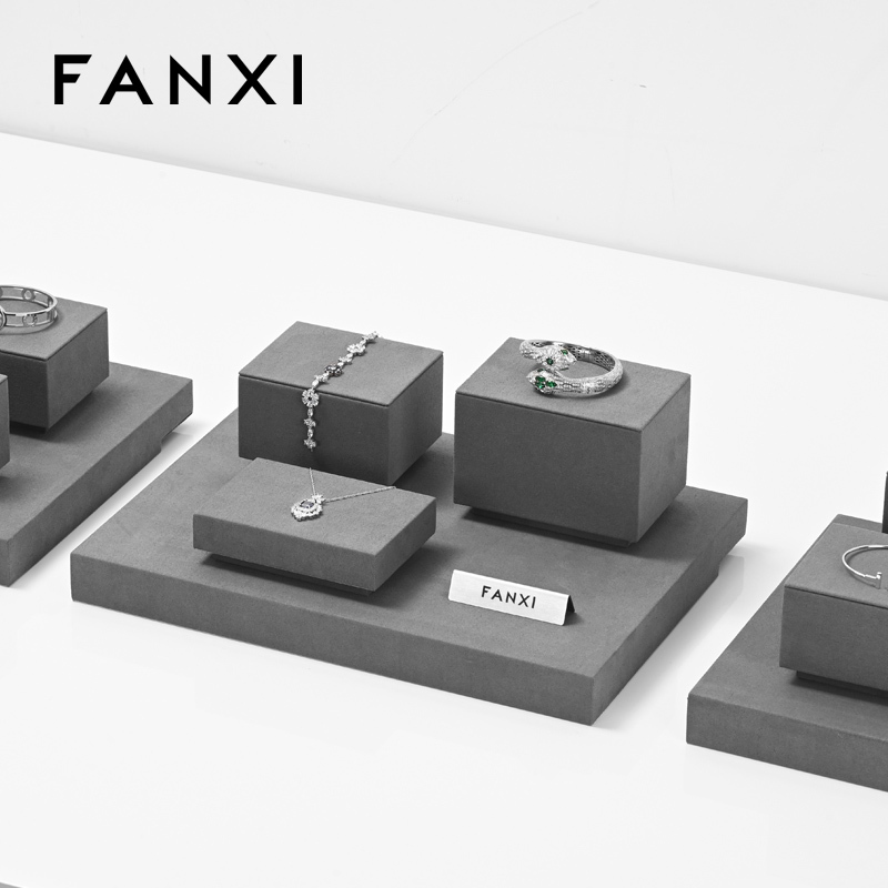 TT256-FANXIhighendjewelrybraceletstandholder-2