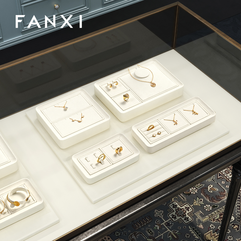 TT337-FANXIwholesalecreammicrofiberstandforjewelry