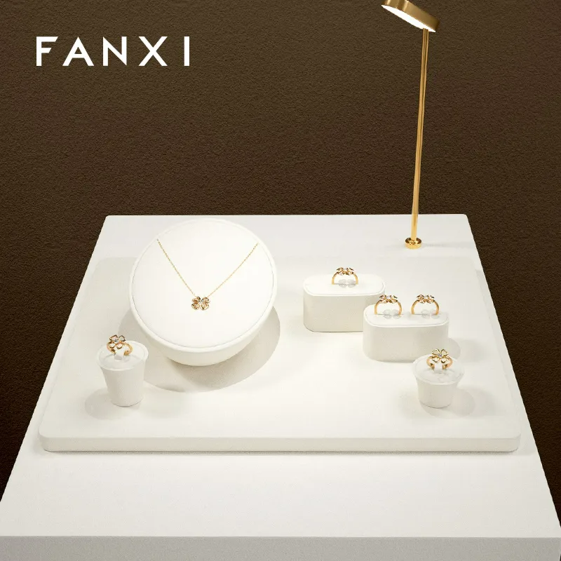 FANXIfactorycreamcolourjewelrydisplay-3