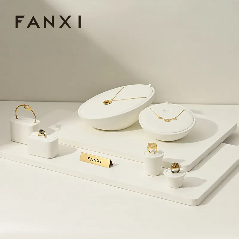 FANXIfactorycreamcolourjewelrydisplay-4