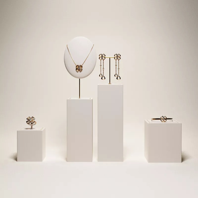 Luxurymetalframejewelrydisplaysetwithwhite_y-format_webp-9