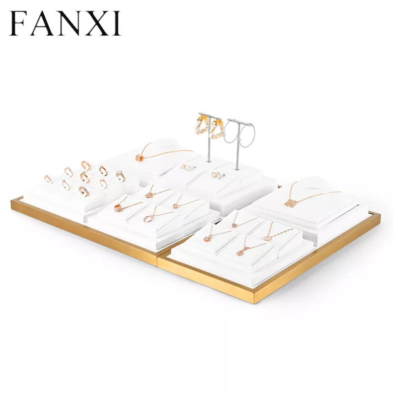 Luxurymetalframejewelrydisplaysetwithwhite_y-format_webp-13