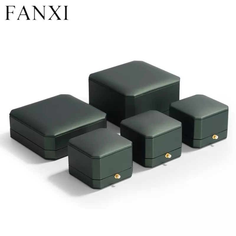 Customlogo-colourgreenleatherjewelrypackagin-format_webp-3