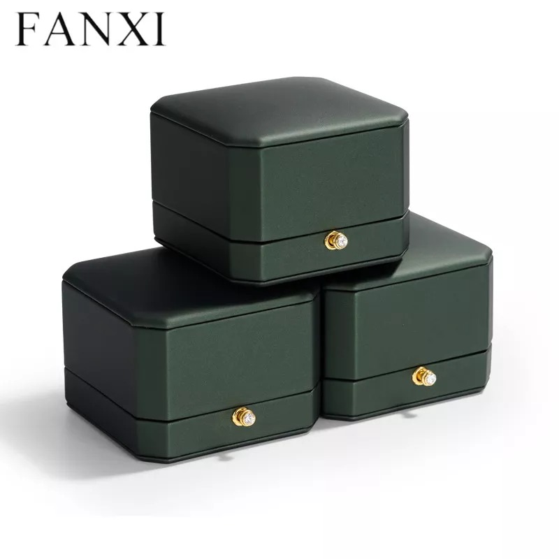 Customlogo-colourgreenleatherjewelrypackagin-format_webp-4