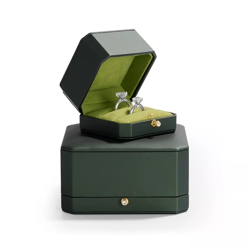 Customlogo-colourgreenleatherjewelrypackagin-format_webp-5