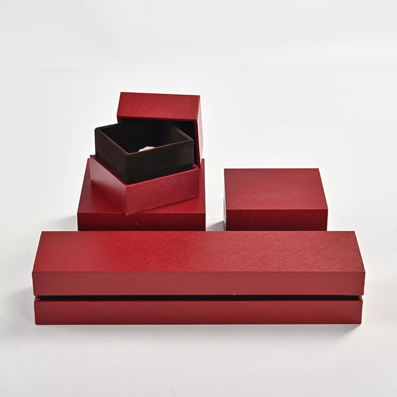 Customlogoredleatherettepaperjewelrypackaging_yythkg-format_webp-2