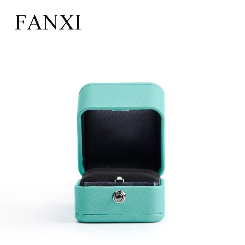 leatherengagementringboxfortiffany-format_webp-2