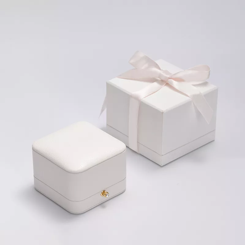 FANXIjewelryboxnearme_jewelryboxformen_custo-format_webp-5