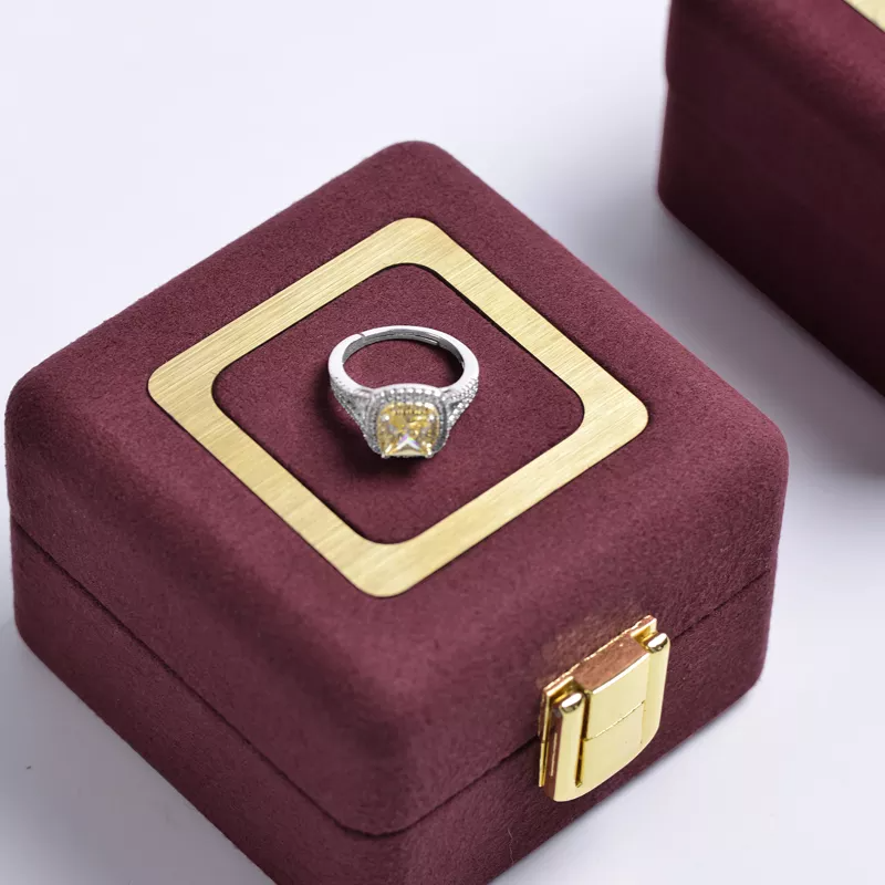 FANXIleatherjewelrybox_jewelrysubscriptionbox_girlsj-format_webp-3