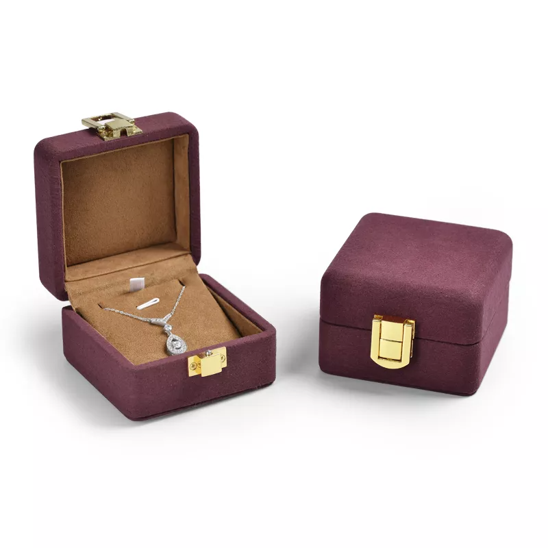 FANXIleatherjewelrybox_jewelrysubscriptionbox_girlsj-format_webp-4