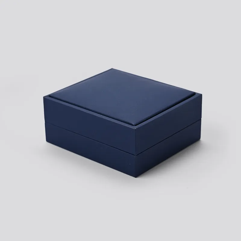 FANXIuniqueweddingringbox_jewelryboxespackaging_fanc-format_webp-2