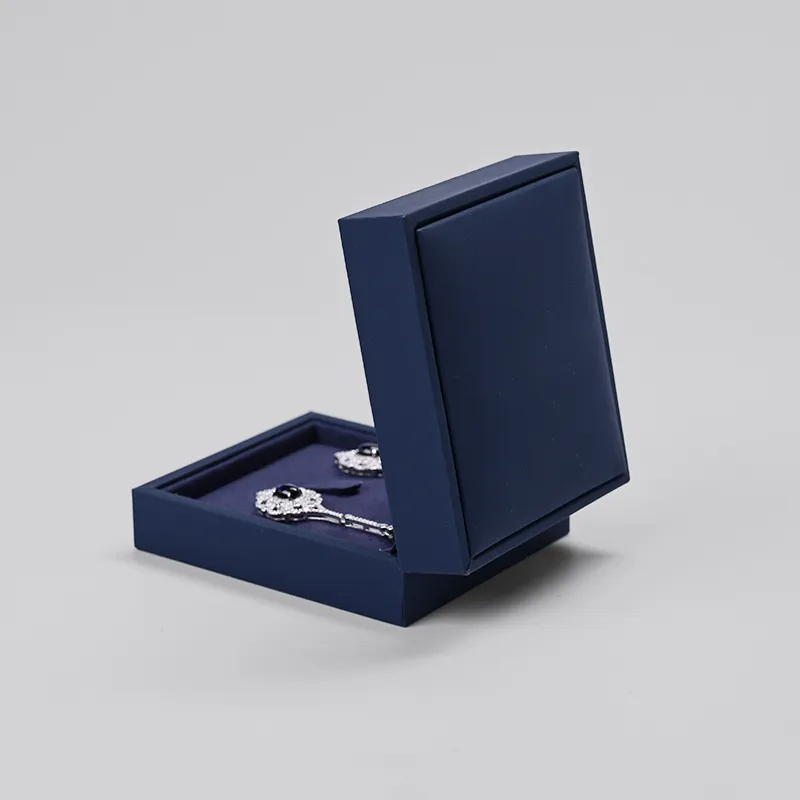 FANXIuniqueweddingringbox_jewelryboxespackaging_fanc-format_webp-3