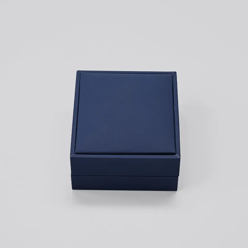 FANXIuniqueweddingringbox_jewelryboxespackaging_fanc-format_webp-4