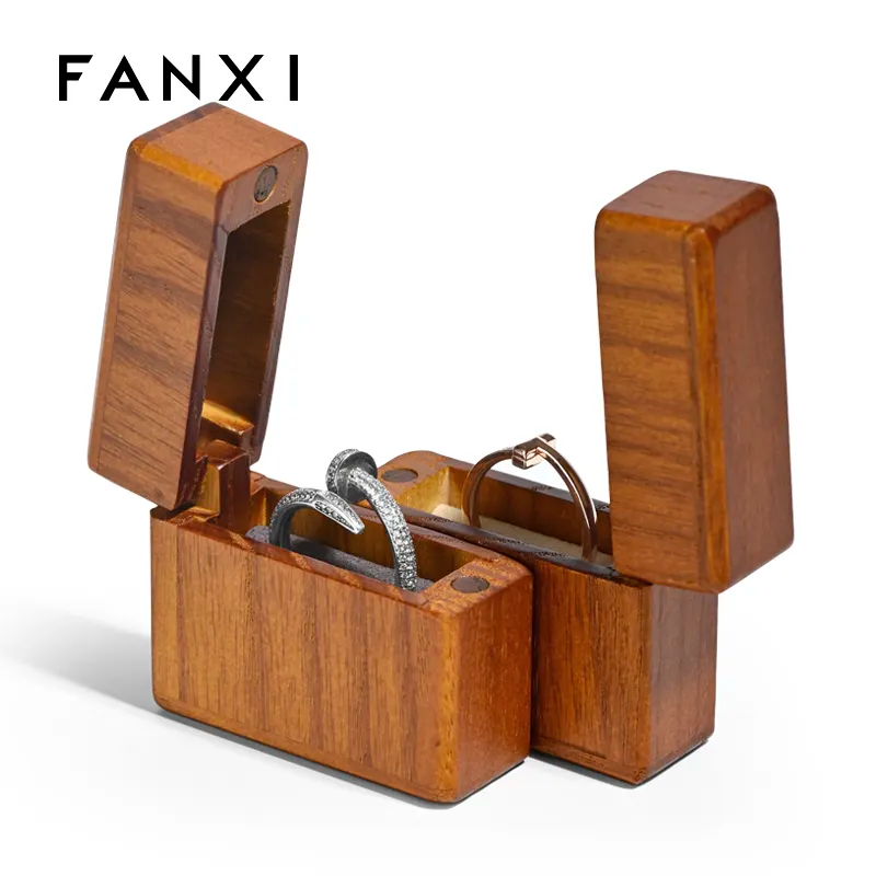 FANXIwoodenengagementringbox_packagingjewelryideas_s-format_webp-1