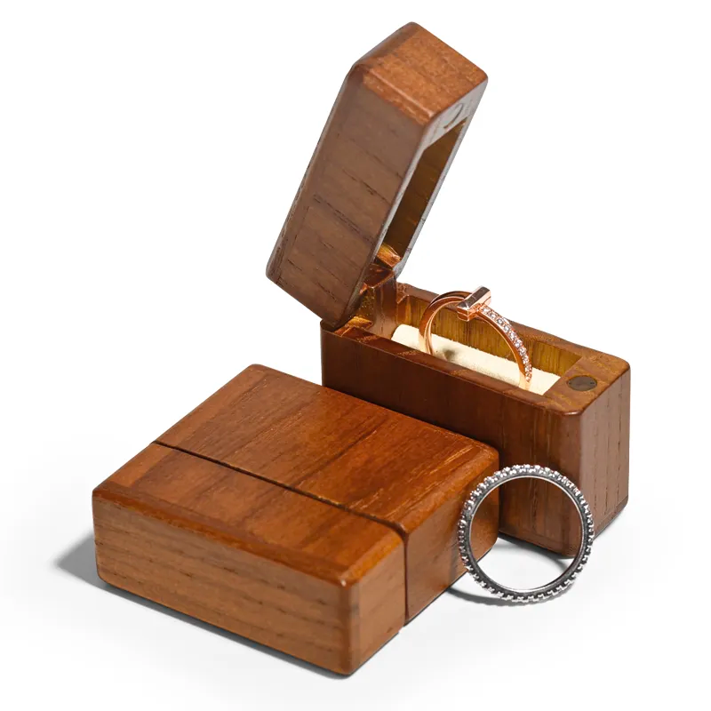 FANXIwoodenengagementringbox_packagingjewelryideas_s-format_webp-3