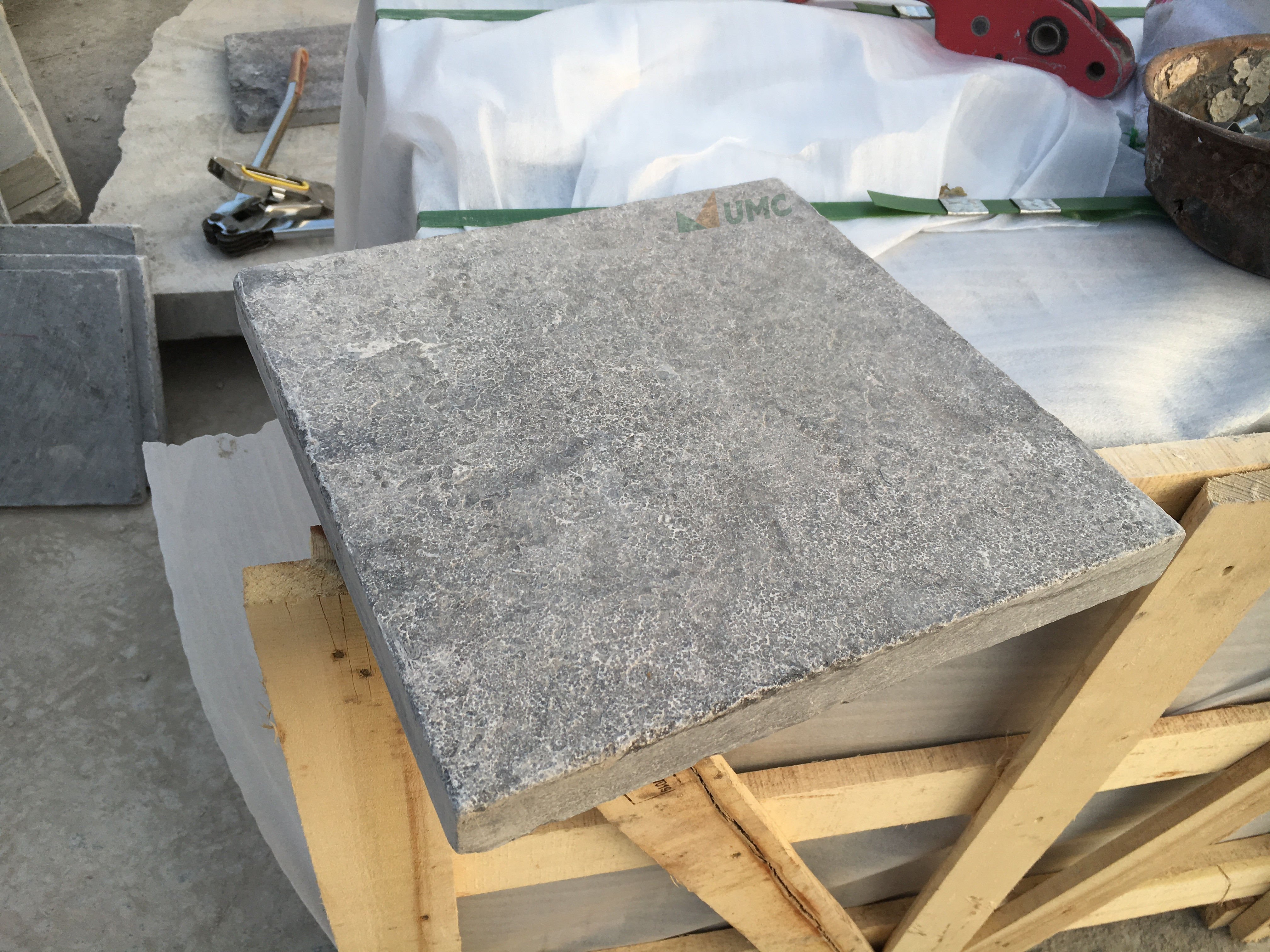 BlueLimestone300x300x20mmFlamed-Tumbled-1