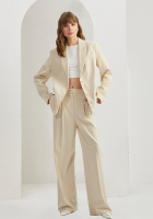 9.35％粘胶纤维，2％氨纶，63％涤