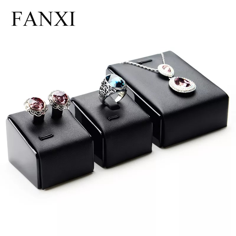 FANXICustomLeatherJewelleryExhibitorOrganizerStand_y-format_webp-3