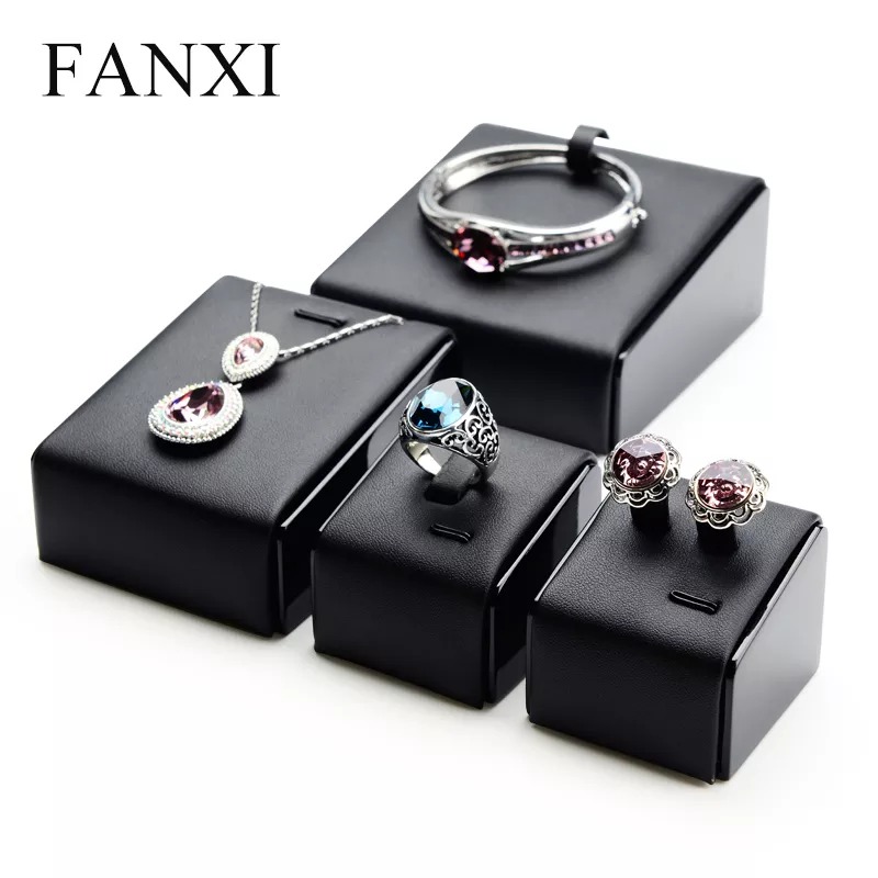 FANXICustomLeatherJewelleryExhibitorOrganizerStand_y-format_webp