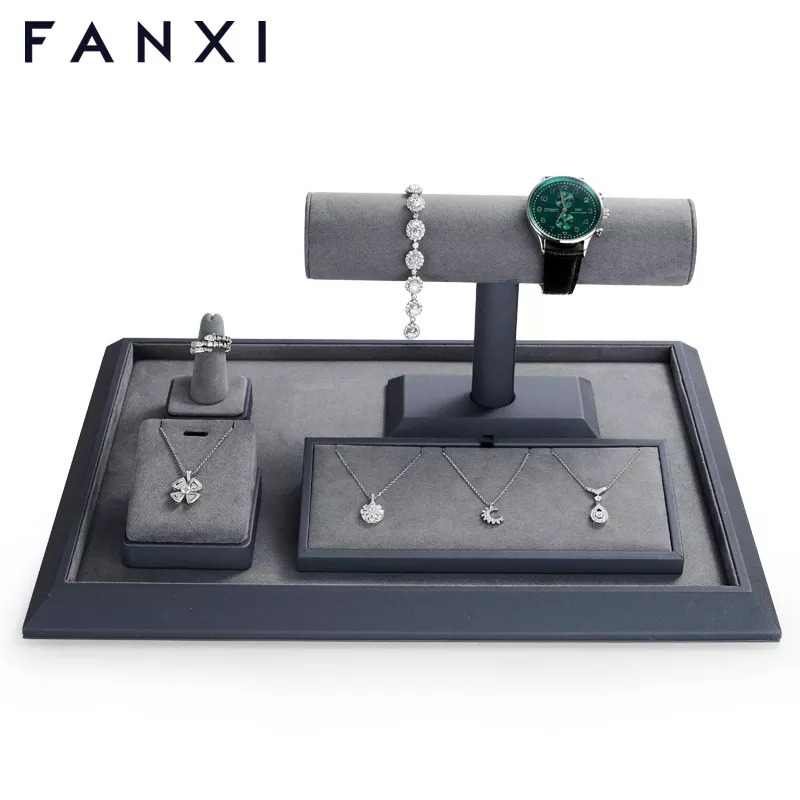 FANXIcustomluxurywatchbraceletdisplaystand-format_webp