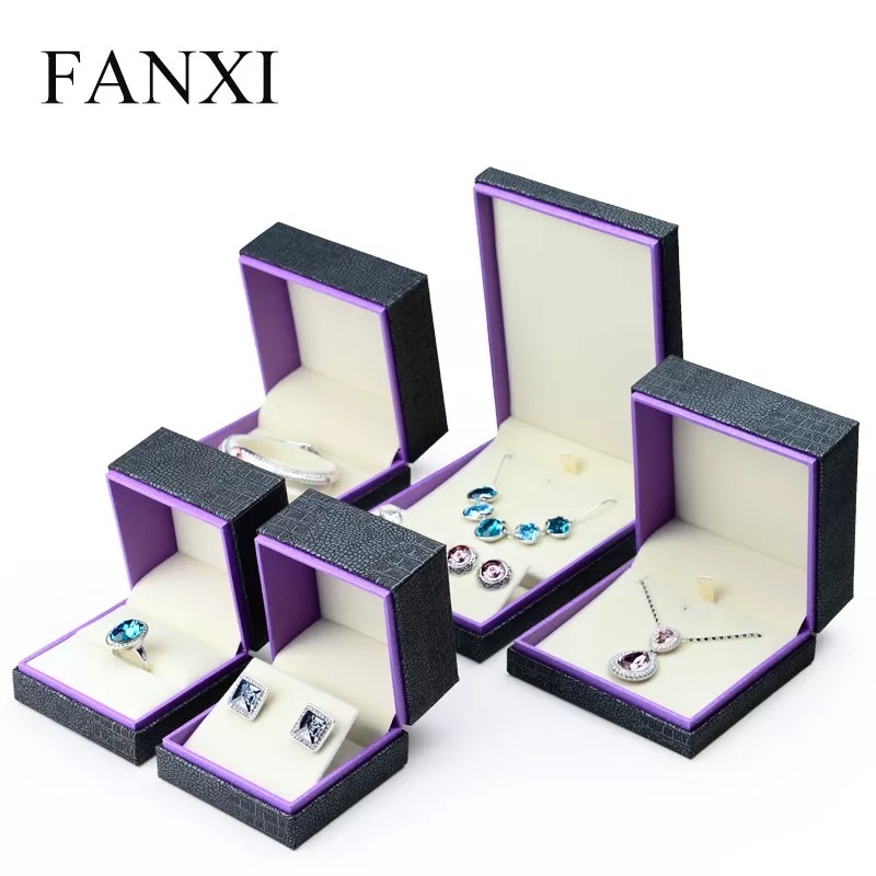 FANXICustomJewelleryPackagingBoxWithBeigeVel-format_webp-1