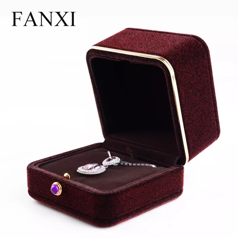 Luxuryvelvetjewelrypackagingboxforringpendan-format_webp-2