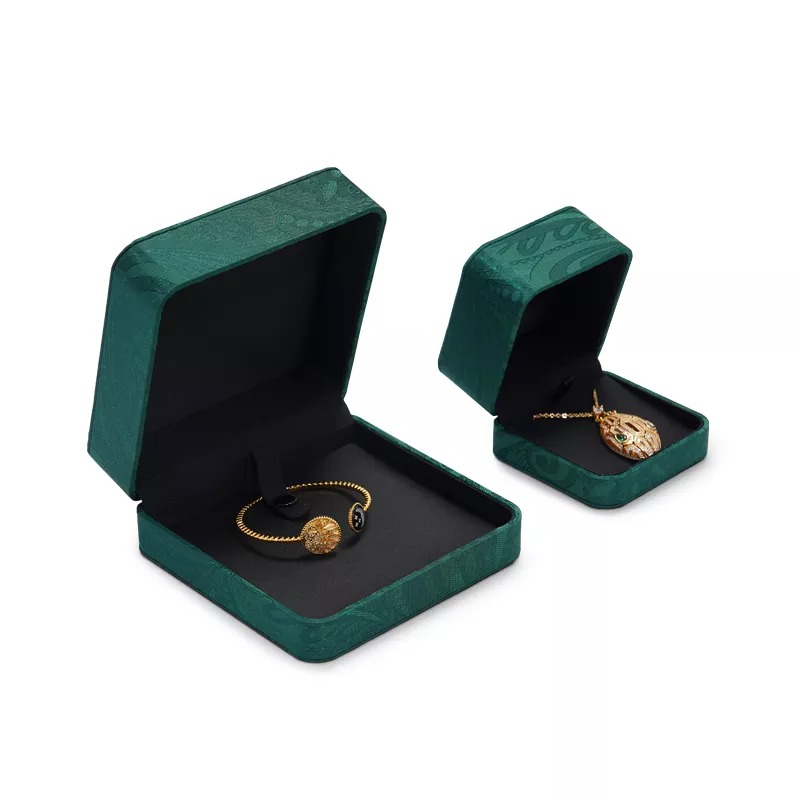 Emeraldgreensilkjewellerypackagingbox-format_webp-3