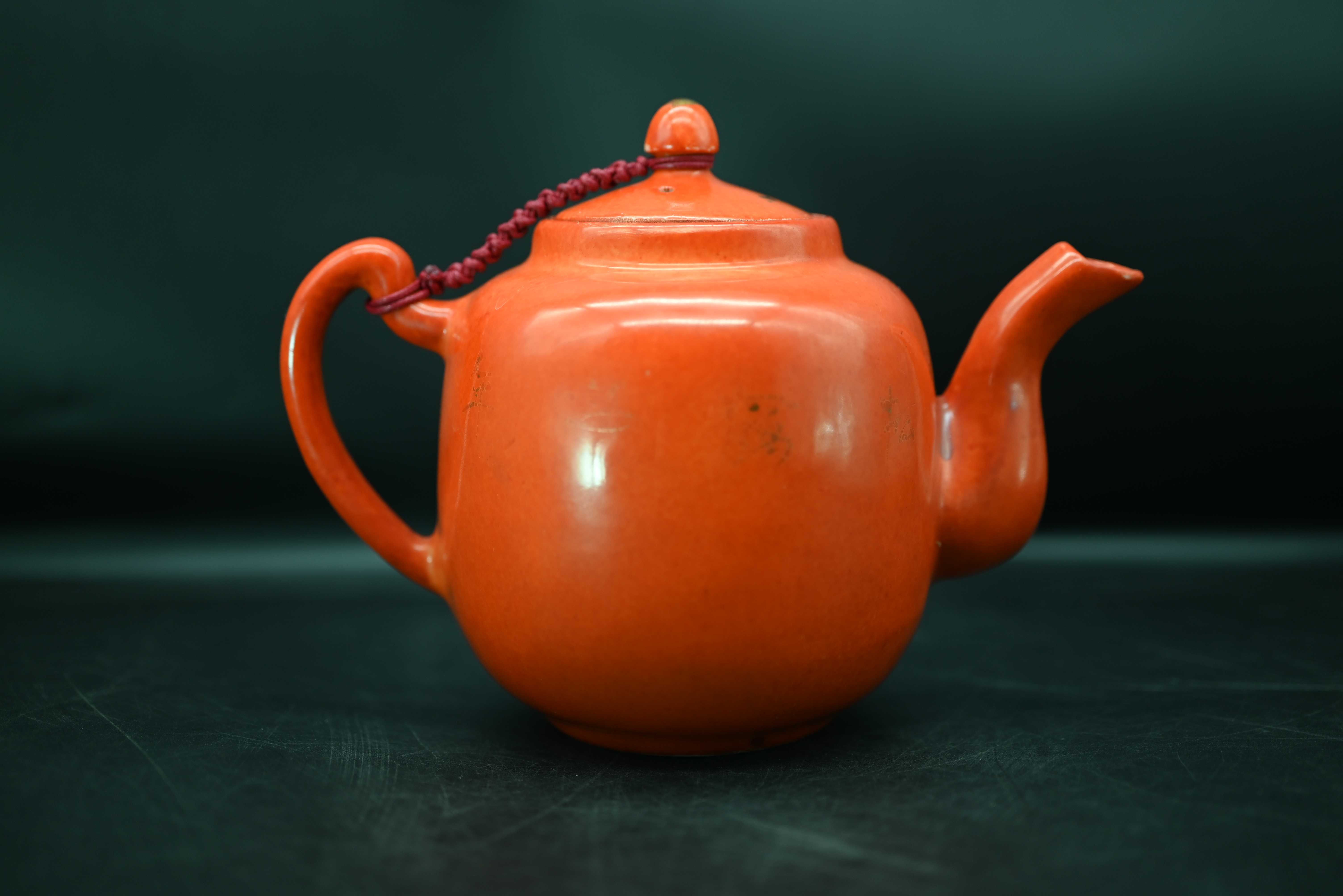 余元昌造款珊瑚红釉留白松鹤延年描金执壶-株洲市艺术收藏家协会官网