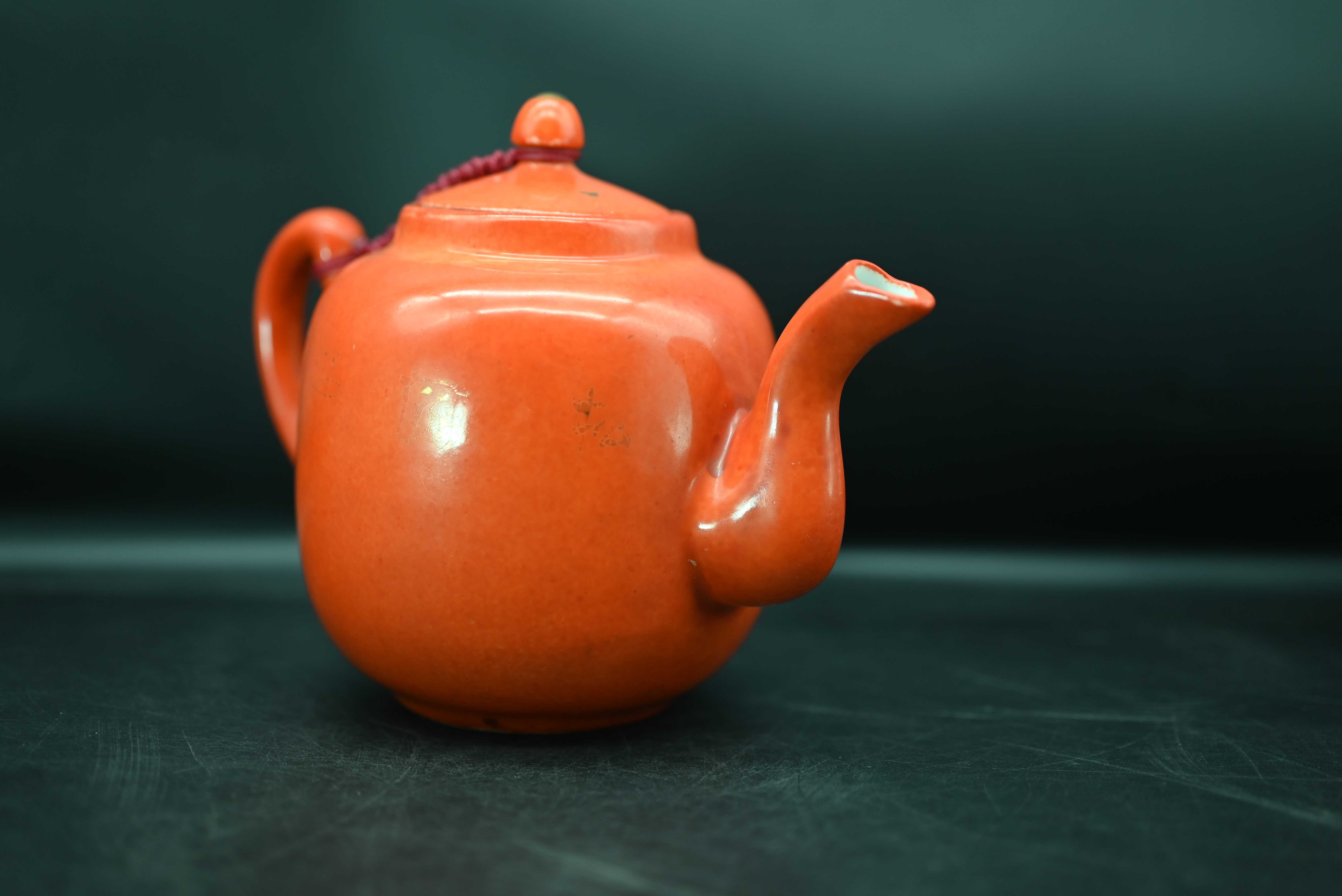 余元昌造款珊瑚红釉留白松鹤延年描金执壶-株洲市艺术收藏家协会官网