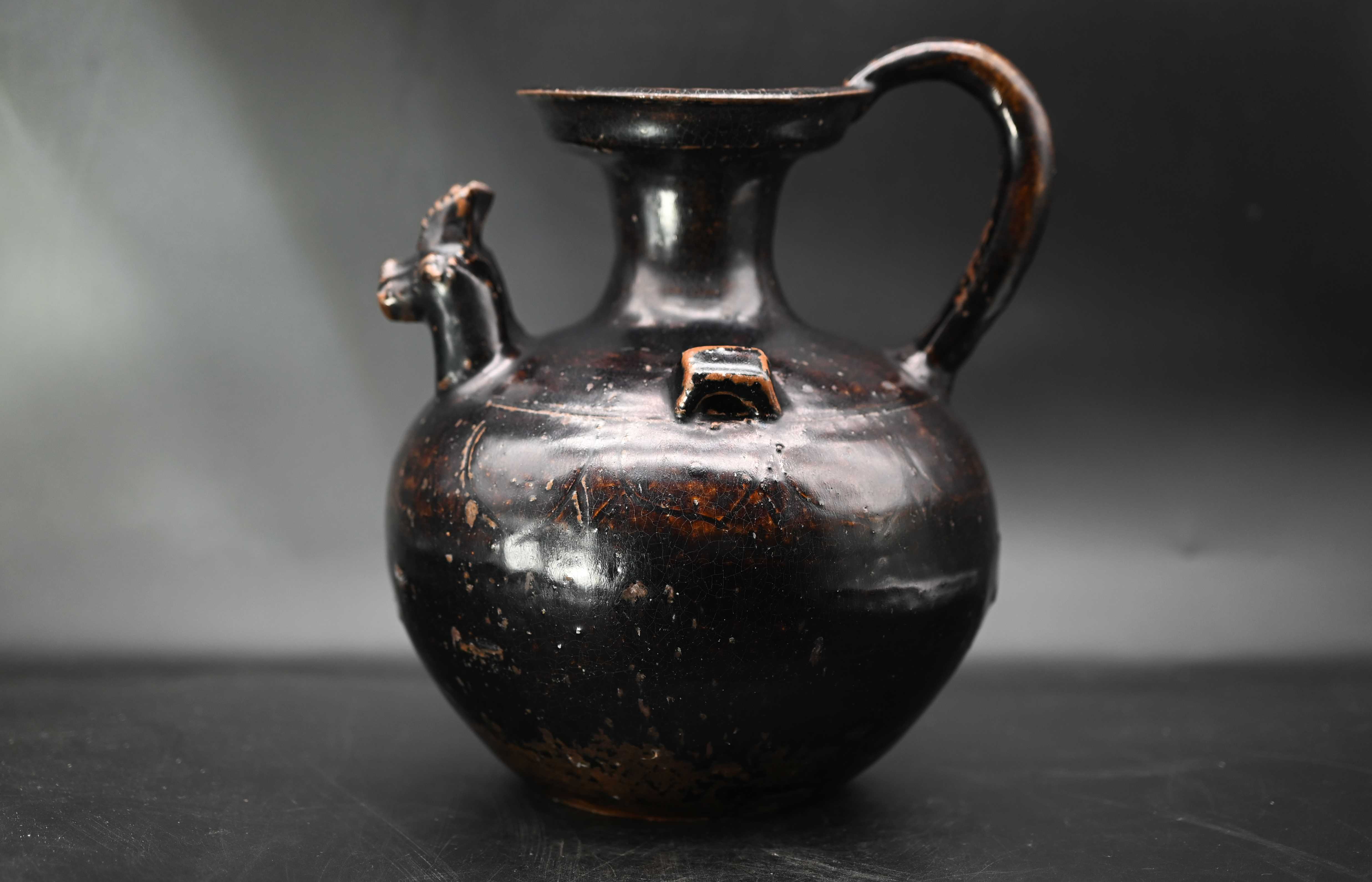 黑釉盘口双系鸡首执壶-株洲市艺术收藏家协会官网