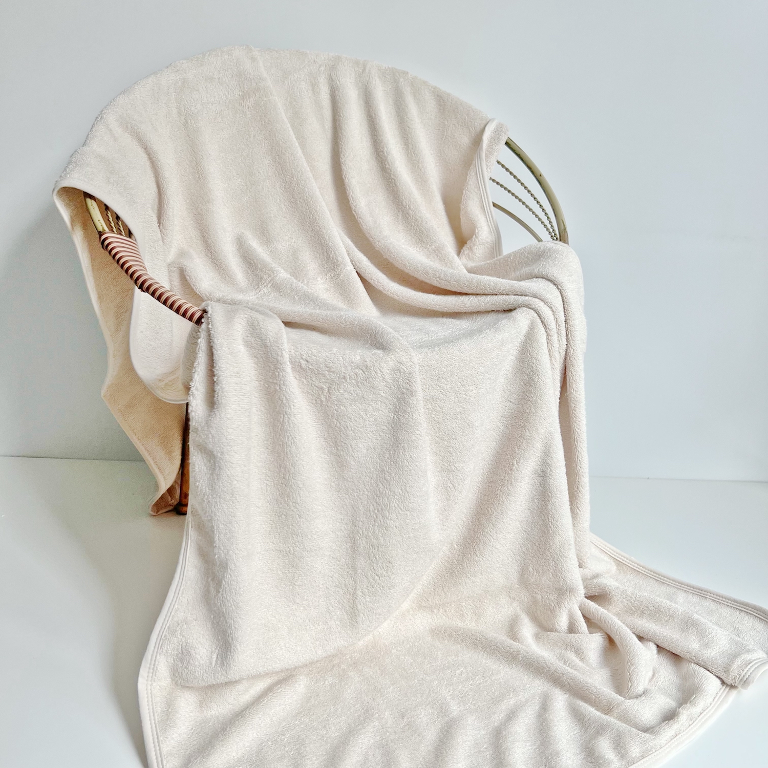 Thick Soft 500 GSM Bamboo Beauty Makeup Esthetician Cosmetic Towel Adult And Baby Kids Bath Towels And Beach Towel - View 2