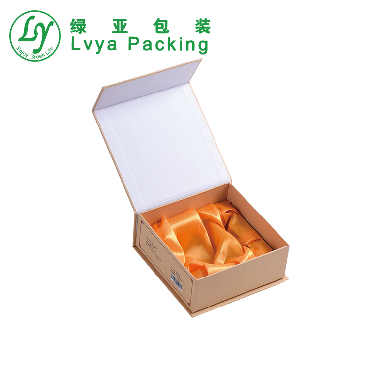 Brownmagnetboxwithinsert-1